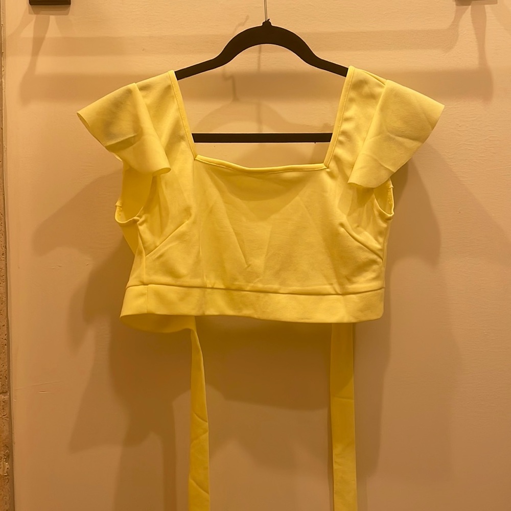 Open back tie, light yellow crop top